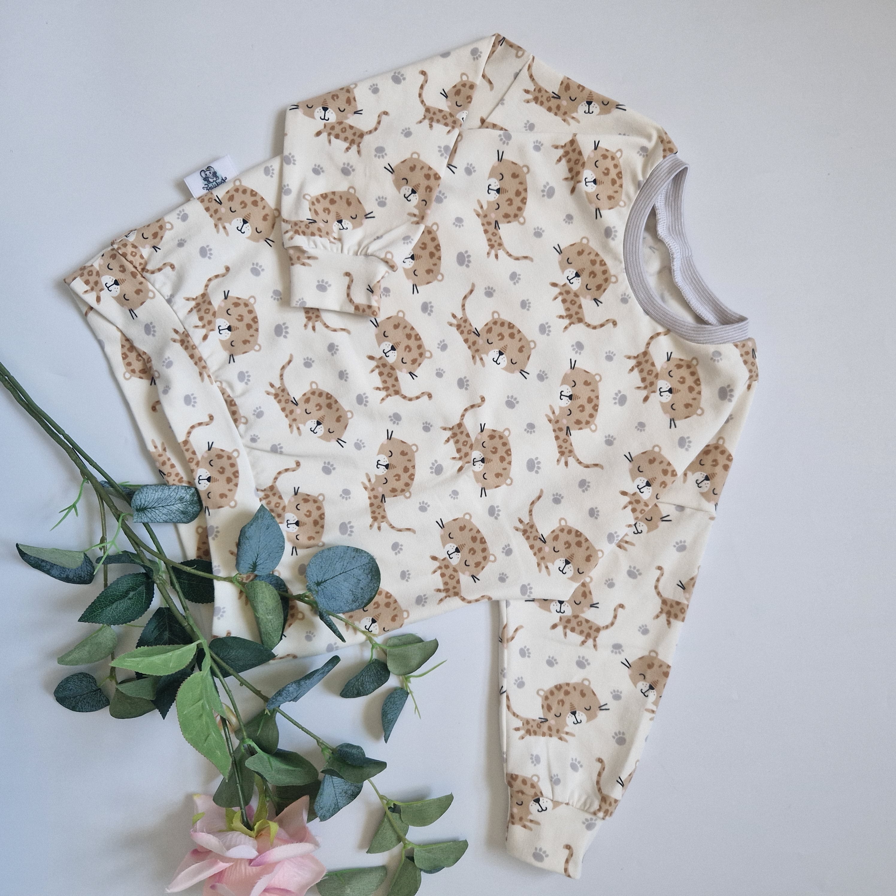 Sweater Gr. 98/104 süßer Leo